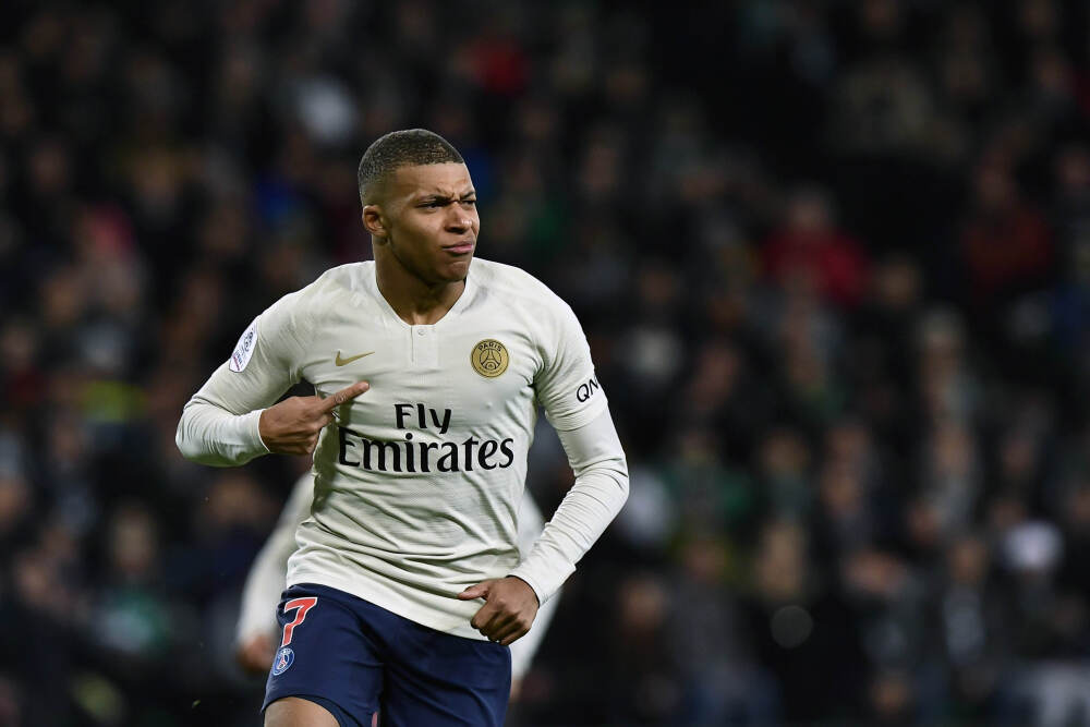 位居队史第三！巴坎布迎代表民主刚果第65场比赛